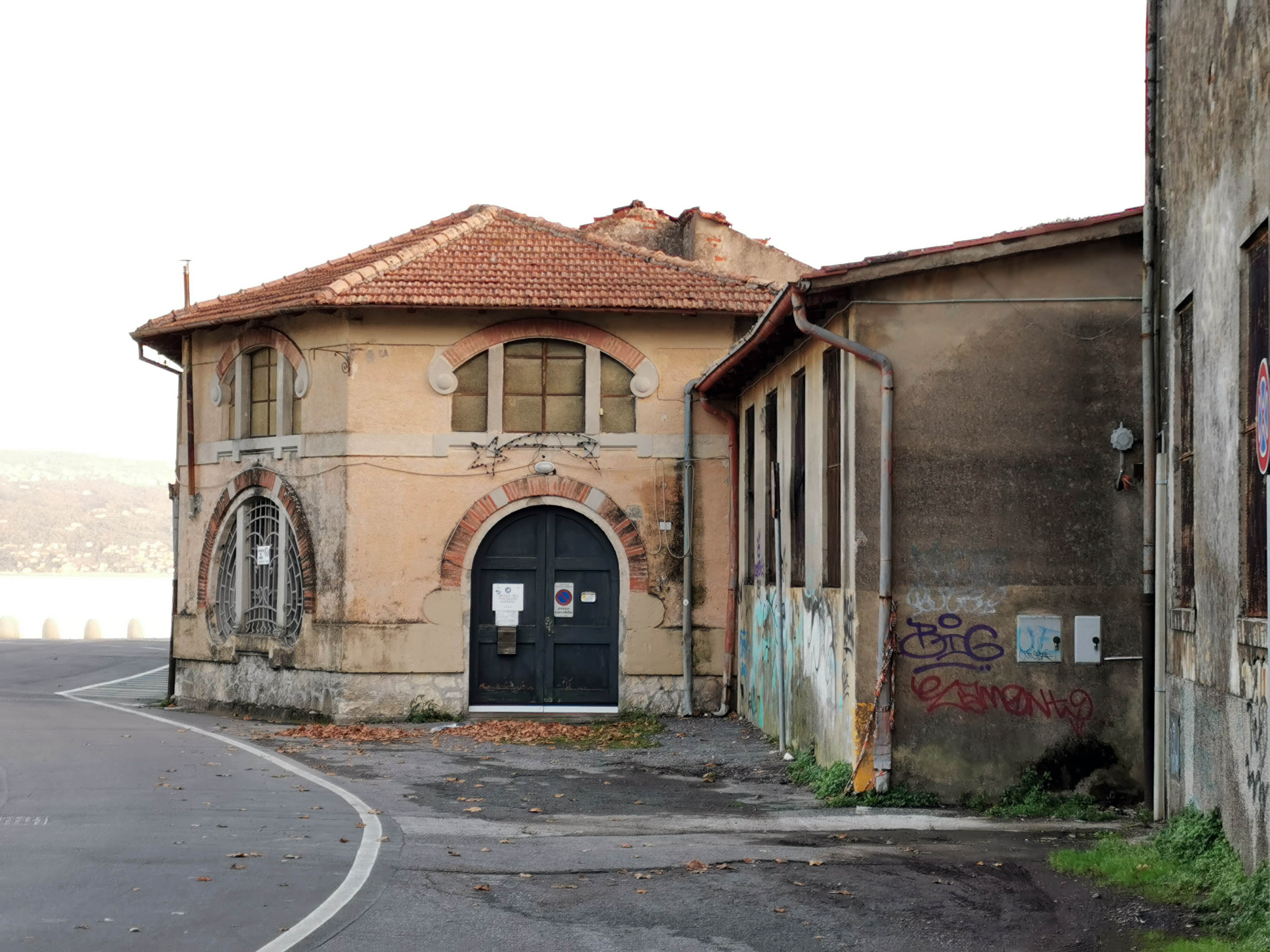 Immagine relativa a IMMOBILI UBICATI SU VIA RELIGIONE FACENTI PARTE DELL’EX COMPLESSO PRODUTTIVO DENOMINATO CENTRO NAUTICO DEL GARDA